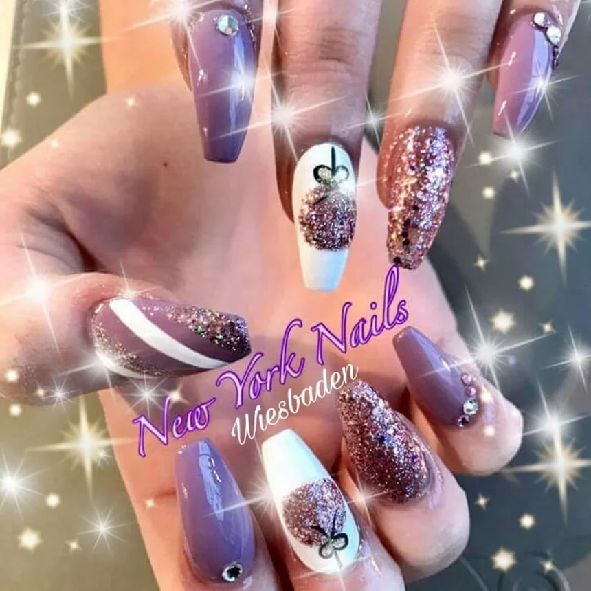 Professionelle Maniküre im Nagelstudio
